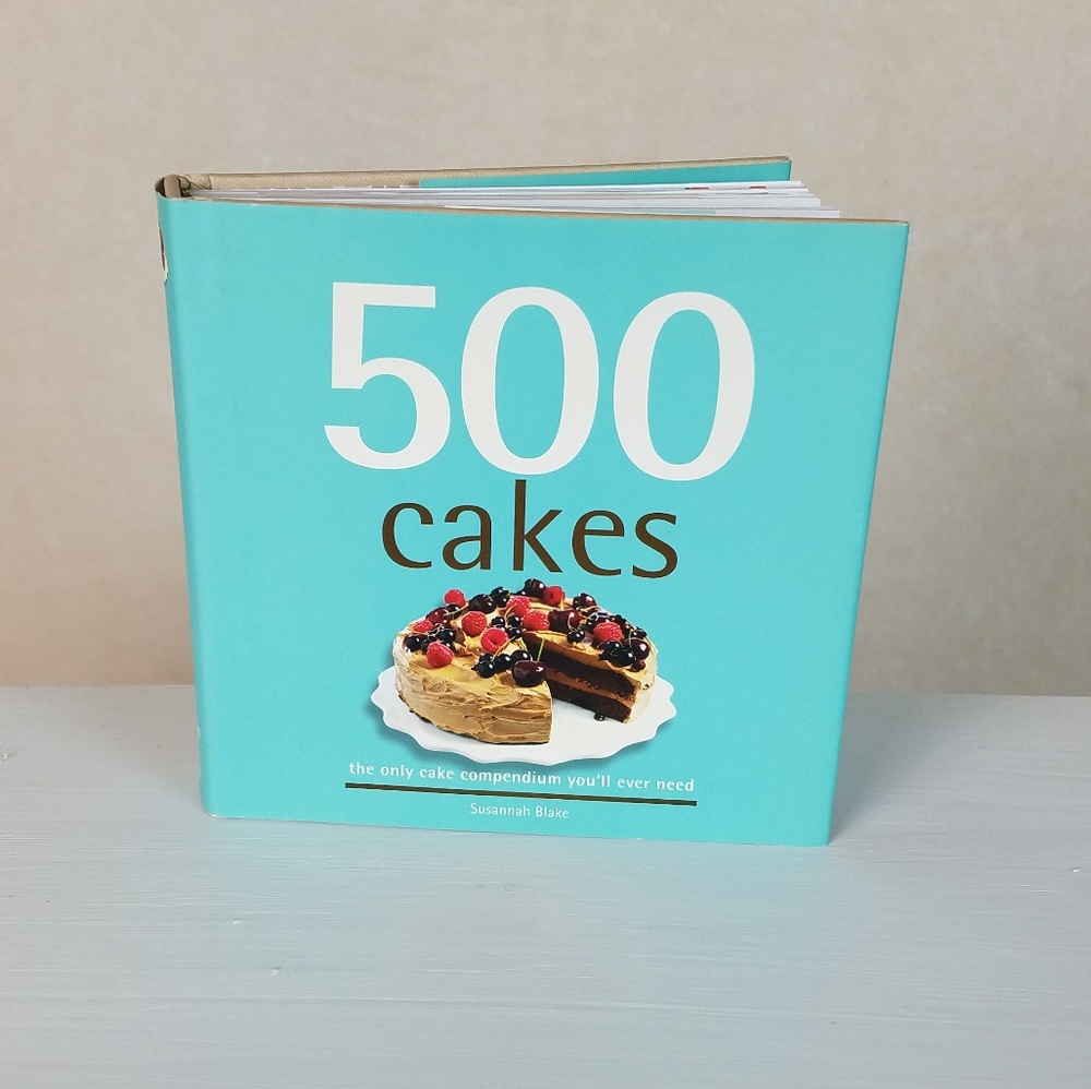 500 Cakes Hardcover book